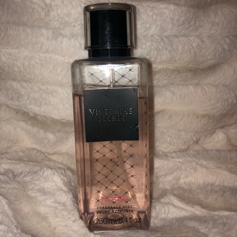 victoria’s secret body spray in tease